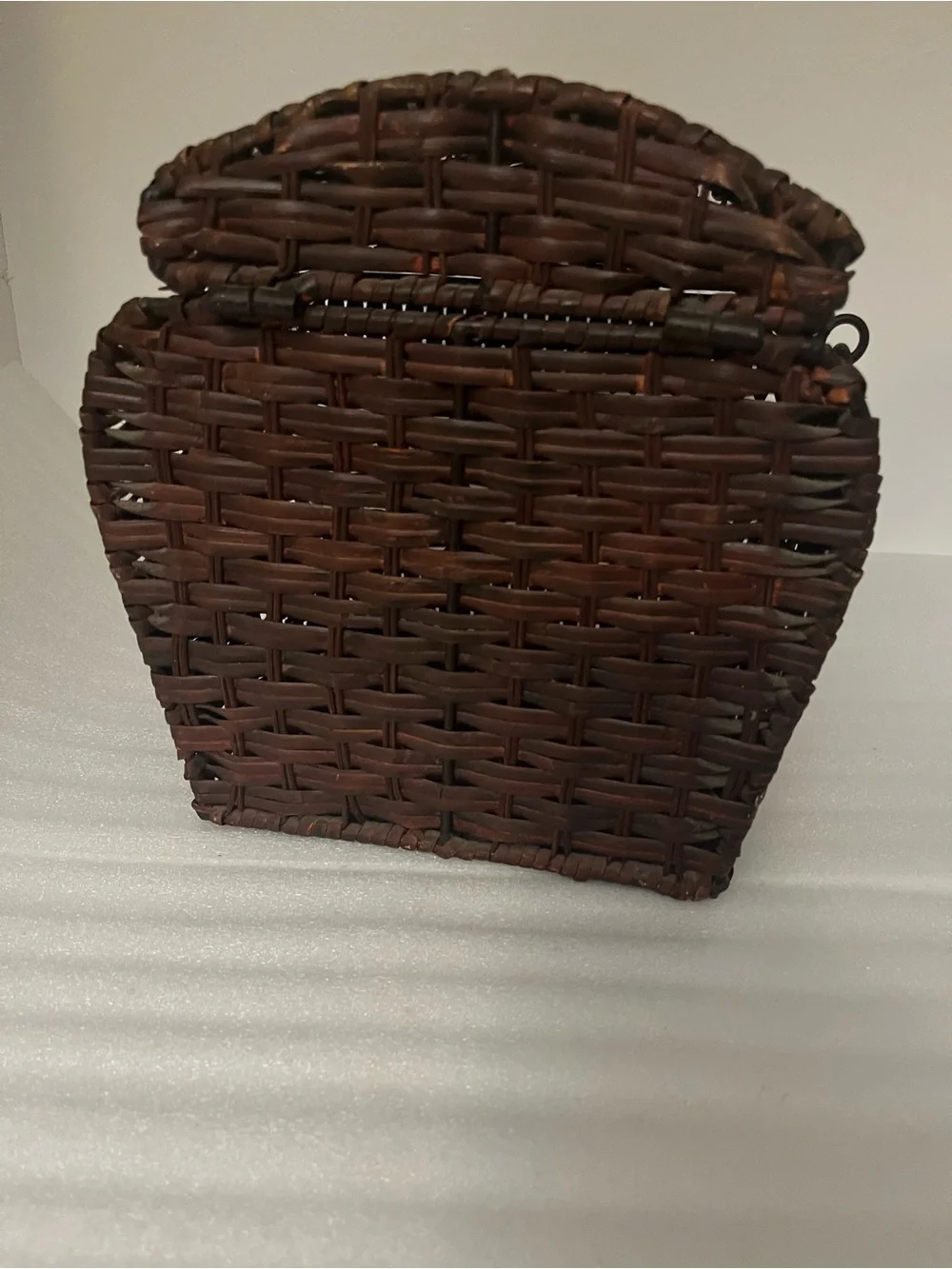 Small Brown Rectangular Wicker Lidded Basket, Vintage Rustic Indoor Decor 10x9x6
